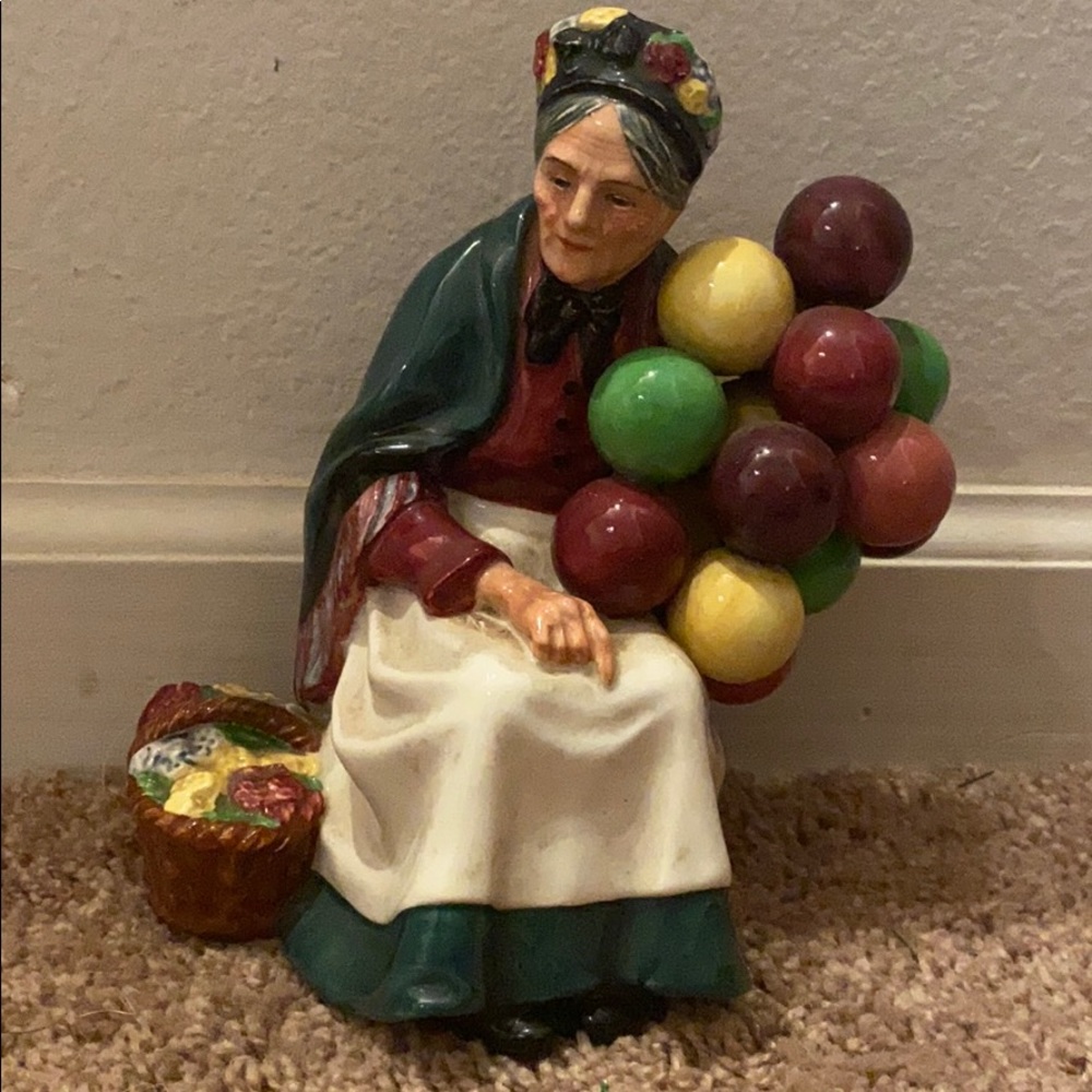 The old Balloon seller 1315 Royal Doulton